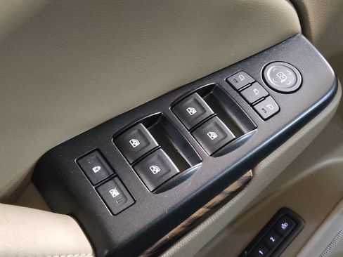 Used 2017 GMC Yukon XL SLT w/ Premium Edition image 27