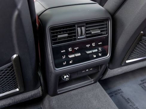 Certified 2025 Porsche Cayenne Coupe AWD/4WD image 45