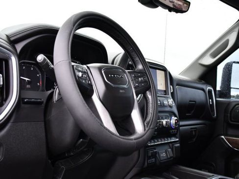 Used 2021 GMC Sierra 3500 Denali w/ Technology Package AWD/4WD image 18