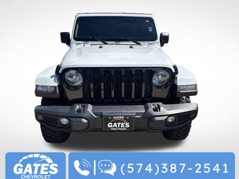 Used 2023 Jeep Gladiator Sport AWD/4WD image 2