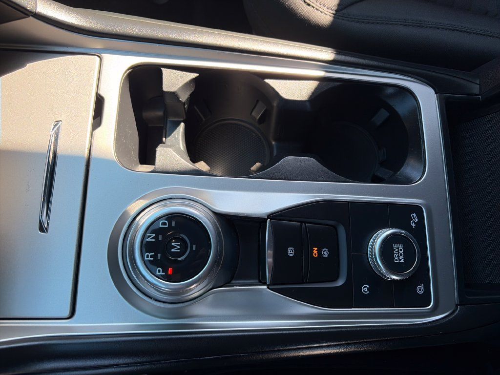 Used 2020 Ford Explorer XLT AWD/4WD image 24