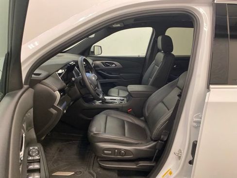 Used 2023 Chevrolet Traverse LT w/ LT Premium Package AWD/4WD image 8