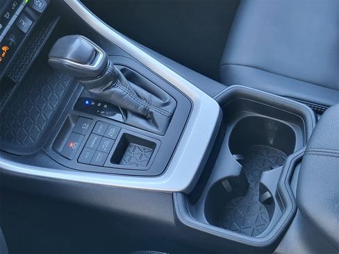 Used 2020 Toyota RAV4 XLE Premium image 18