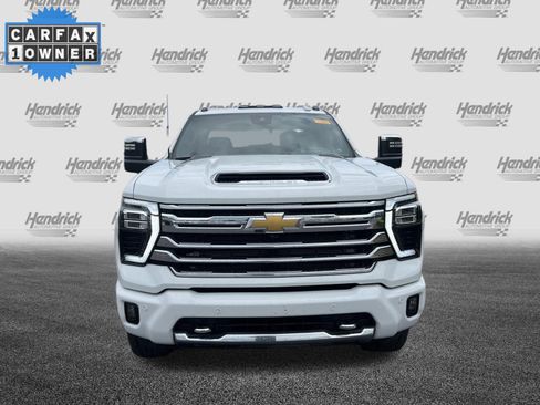 Used 2024 Chevrolet Silverado 2500 High Country w/ Technology Package AWD/4WD image 3