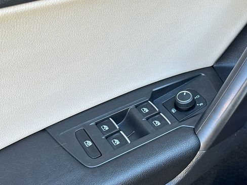 Used 2021 Volkswagen Tiguan SE AWD/4WD image 11