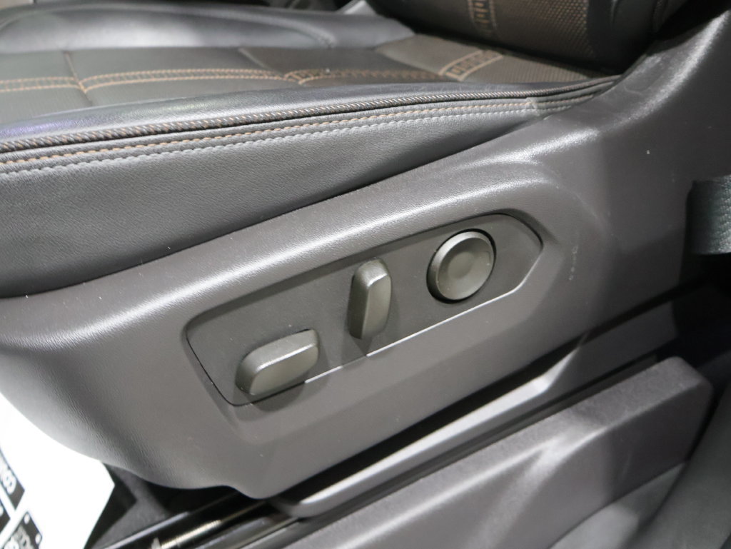 Used 2025 Chevrolet Silverado 1500 High Country w/ Midnight Edition AWD/4WD image 13