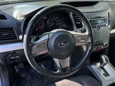 Used 2011 Subaru Outback 2.5i Premium image 7