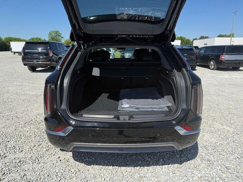 Used 2025 Cadillac Optiq Luxury 2 w/ LPO, Floor Liner Package AWD/4WD image 13