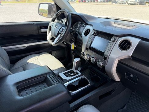 Used 2015 Toyota Tundra SR5 w/ SR5 Upgrade Package image 8