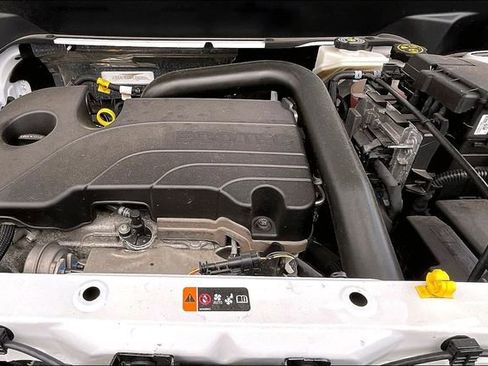 Used 2023 GMC Terrain AT4 image 10