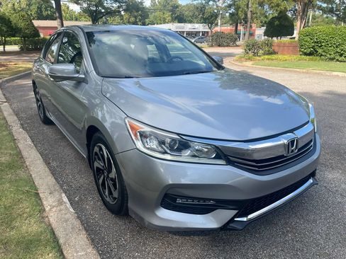 Used 2017 Honda Accord EX image 7