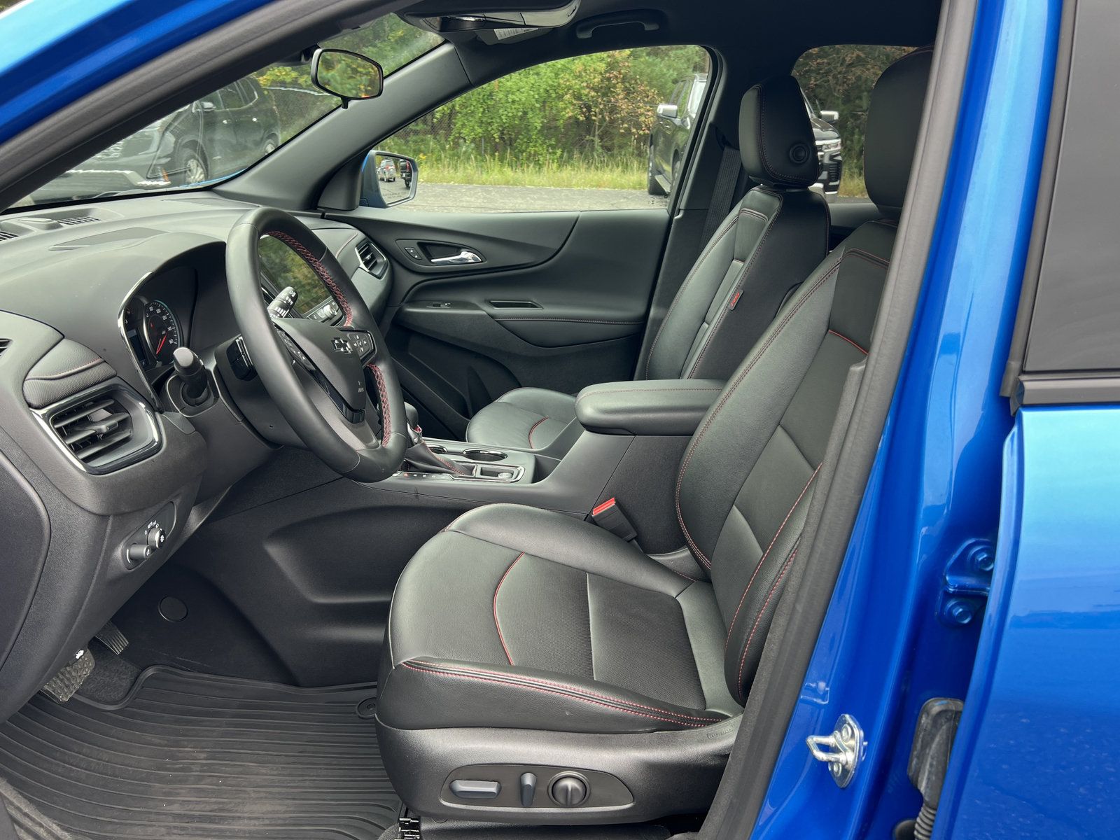 Used 2024 Chevrolet Equinox RS w/ RS Leather Package AWD/4WD image 4