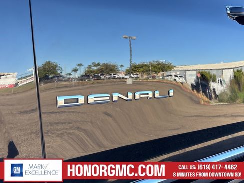 Used 2023 GMC Yukon Denali image 9