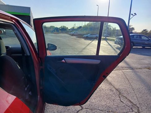 Used 2010 Volkswagen Golf 4-Door image 12