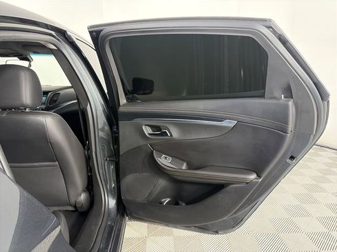 Used 2019 Chevrolet Impala LT FWD image 27