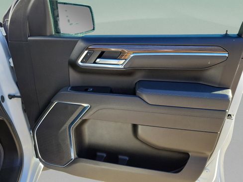 Used 2025 Chevrolet Silverado 1500 LT image 11