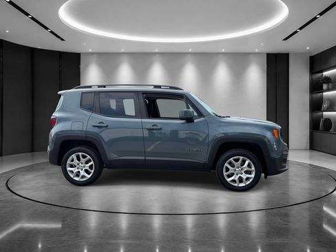 Used 2017 Jeep Renegade Latitude w/ Cold Weather Group AWD/4WD image 6