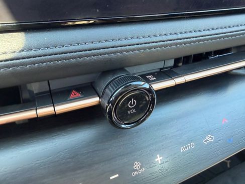 Used 2023 Nissan Ariya FWD image 25