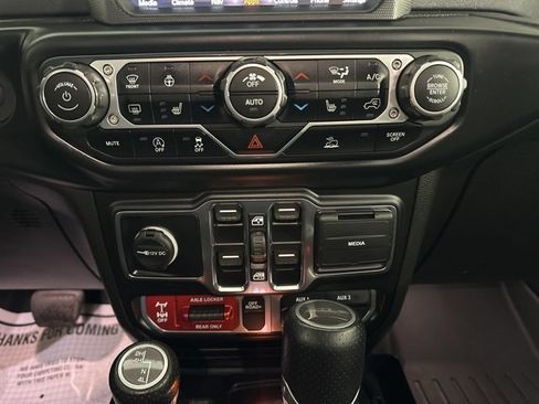 Used 2022 Jeep Gladiator Mojave w/ Cold Weather Group image 20