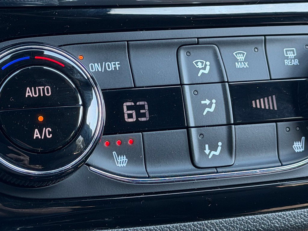 Used 2025 Buick Envista Sport Touring w/ Convenience I Package FWD image 32