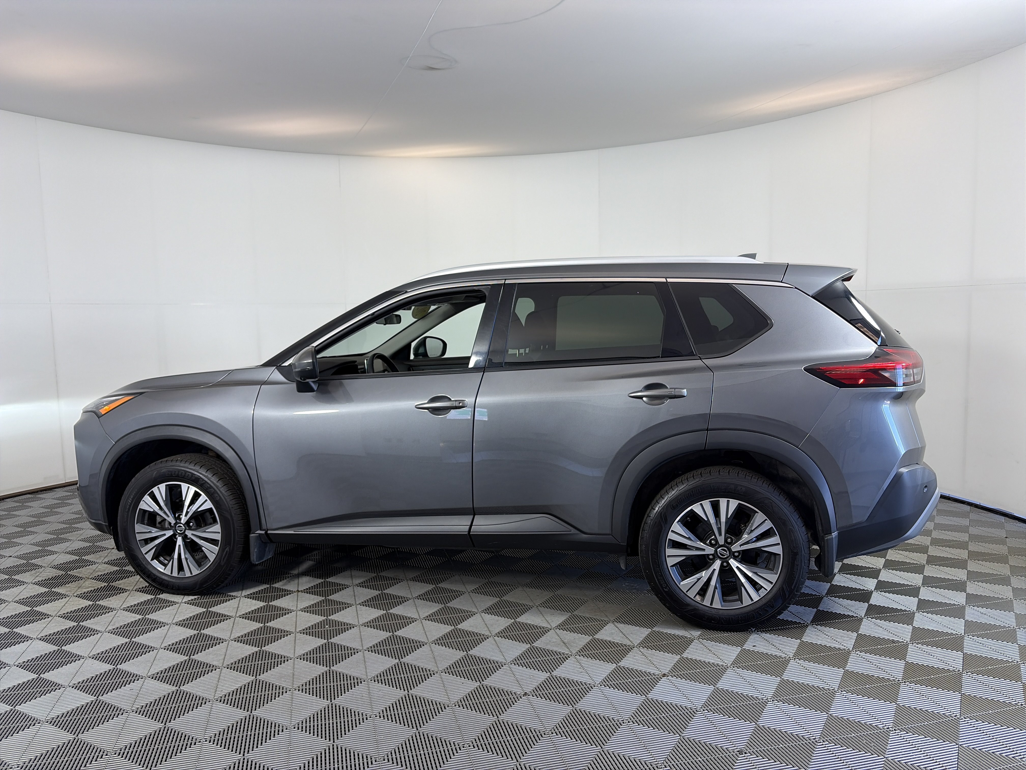 Used 2021 Nissan Rogue SV AWD/4WD image 8