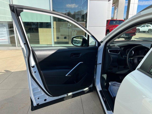 Used 2022 Toyota Corolla Cross LE AWD/4WD image 25