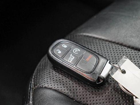 Used 2020 Jeep Cherokee High Altitude image 28