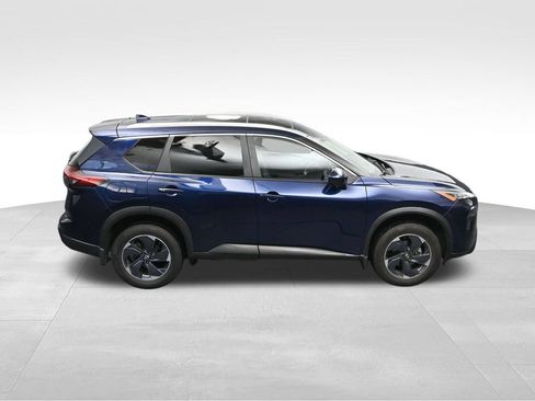 Used 2024 Nissan Rogue SV w/ SV Premium Package FWD image 15