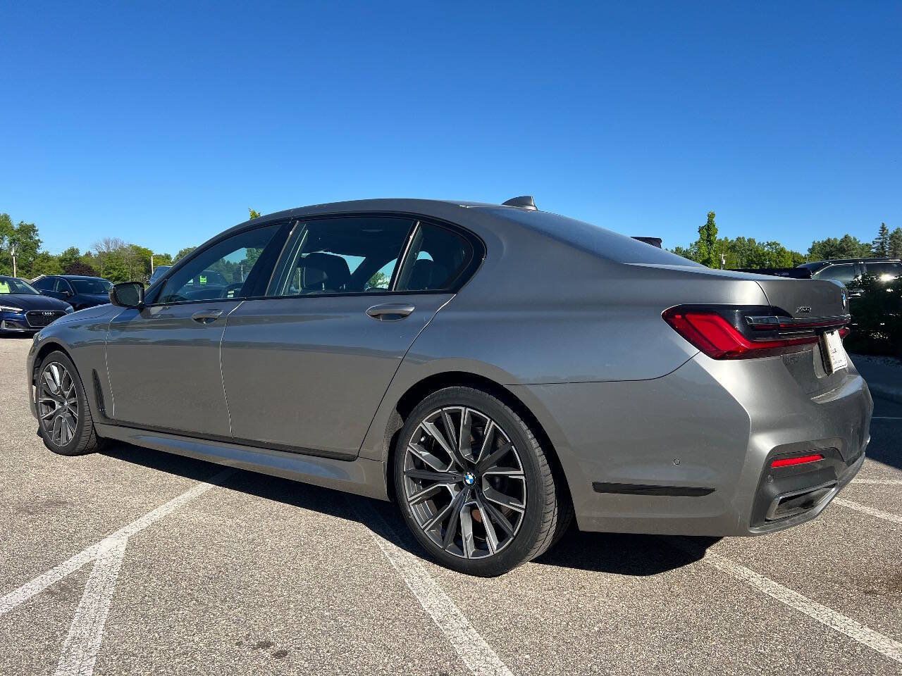 Used 2020 BMW 750i xDrive w/ Executive Package AWD/4WD image 4
