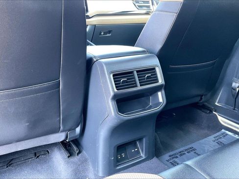 Used 2024 Volkswagen Atlas Cross Sport SE FWD image 34