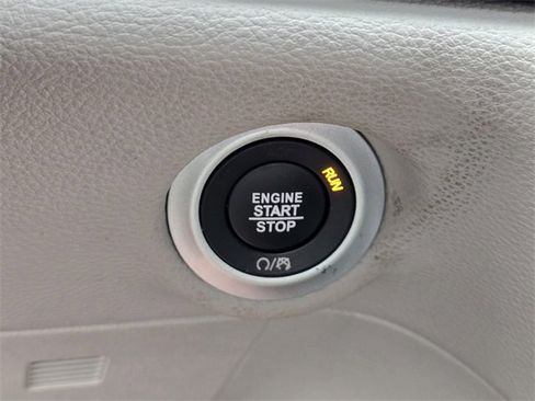 Used 2021 Chrysler Pacifica Touring-L image 18