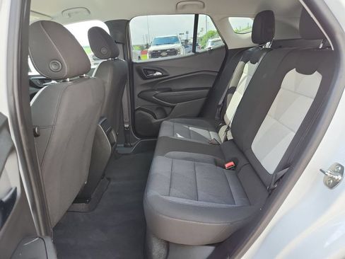 Used 2025 Chevrolet Trax LS w/ LS Convenience Package FWD image 13