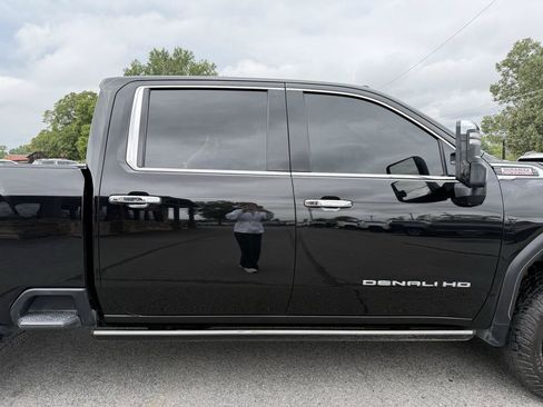 Used 2022 GMC Sierra 2500 Denali w/ Denali Black Diamond Edition AWD/4WD image 45