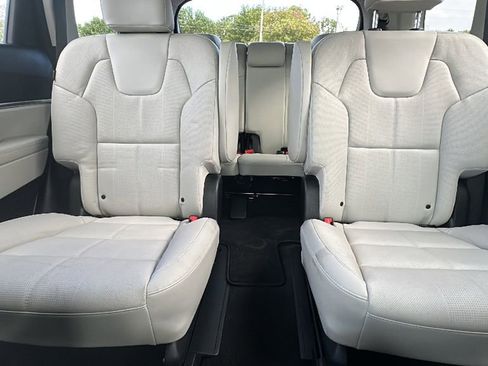 Used 2025 Kia Telluride EX w/ EX Captain's Chair Package image 27