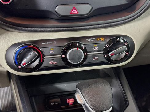 Used 2022 Kia Soul LX FWD image 16