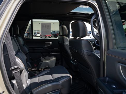Used 2025 Ford Expedition Tremor AWD/4WD image 38