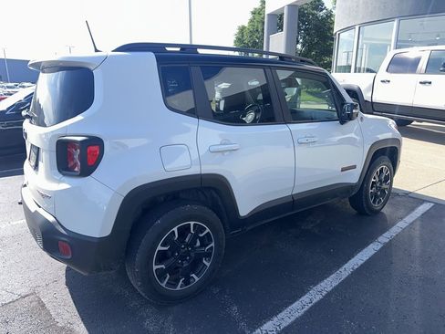 Used 2023 Jeep Renegade Trailhawk w/ Trailhawk Elite Group AWD/4WD image 4