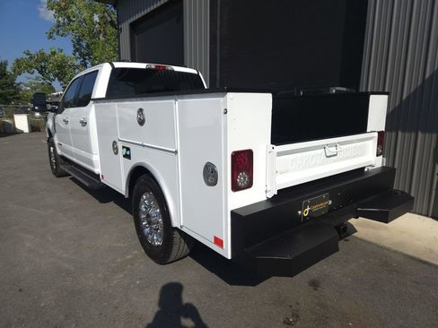 Used 2022 Ford F250 XLT w/ XLT Premium Package image 3