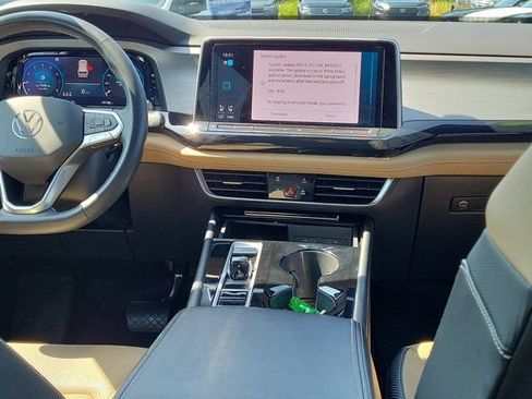 Used 2024 Volkswagen Atlas Cross Sport SE w/ Panoramic Sunroof Package FWD image 5