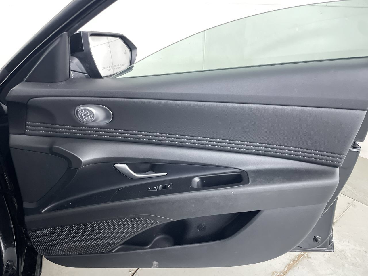 Used 2022 Hyundai Elantra Limited FWD image 25