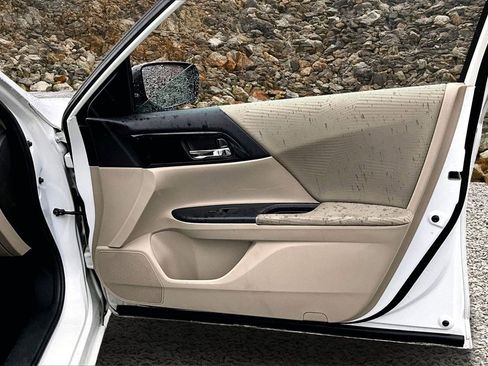 Used 2017 Honda Accord LX image 20