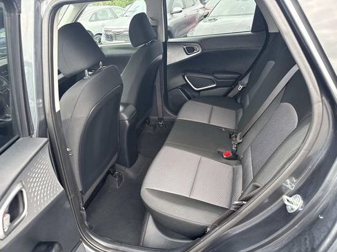 Used 2025 Kia Soul LX w/ LX Technology Package FWD image 16