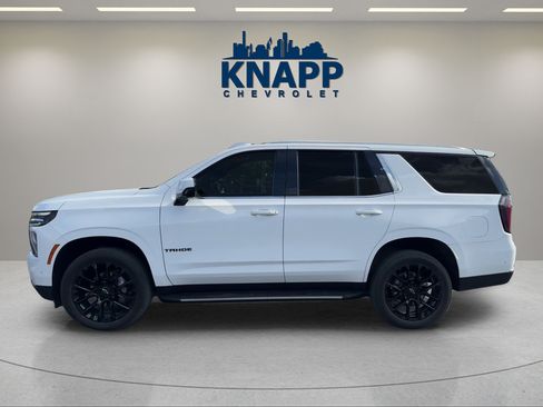 Used 2025 Chevrolet Tahoe LS AWD/4WD image 2
