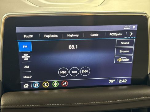 Used 2021 Chevrolet Suburban LT w/ LT Signature Package AWD/4WD image 19