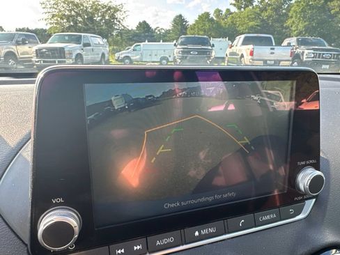 Used 2023 Nissan Sentra SV FWD image 18