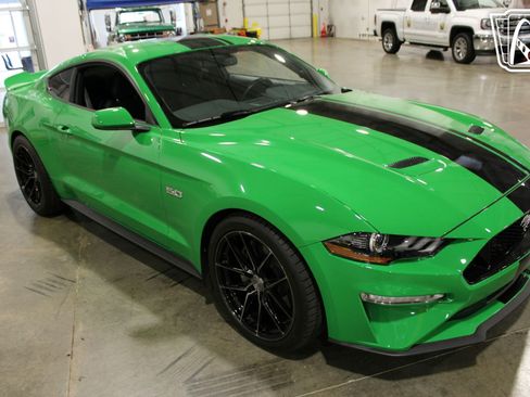 Used 2019 Ford Mustang GT RWD image 11