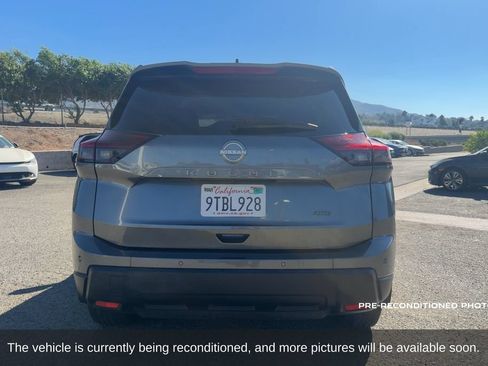 Used 2025 Nissan Rogue S AWD/4WD image 7