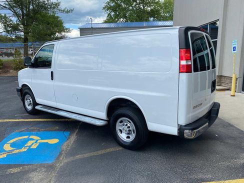 Used 2024 Chevrolet Express 2500 w/ Driver Convenience Package RWD image 3