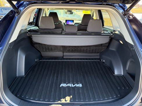 Used 2023 Toyota RAV4 XLE image 4