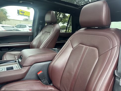 Used 2024 Ford Expedition Limited RWD image 6
